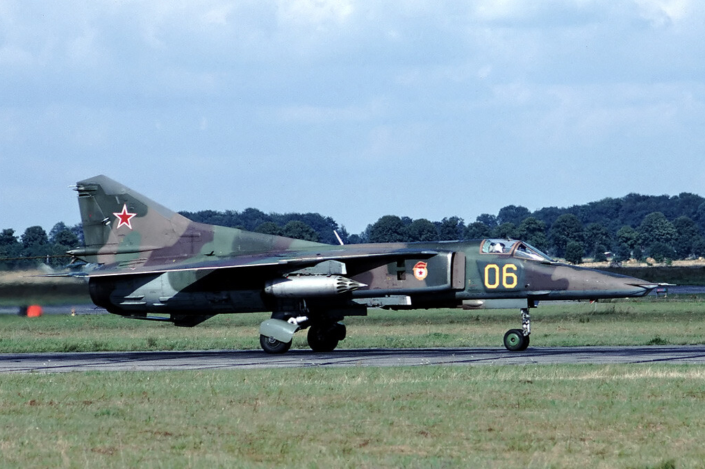 19 GvAPIB Mig-27D Yellow 06_61912560275 (5)