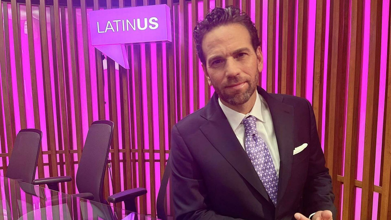 AMLO realiza solicitud al INAI para conocer ingresos de Loret de Mola