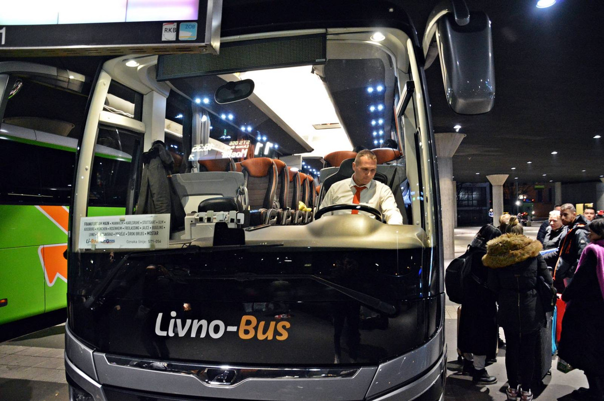 9DEA29A9-1625-4859-BBA9-9BE3EA831047