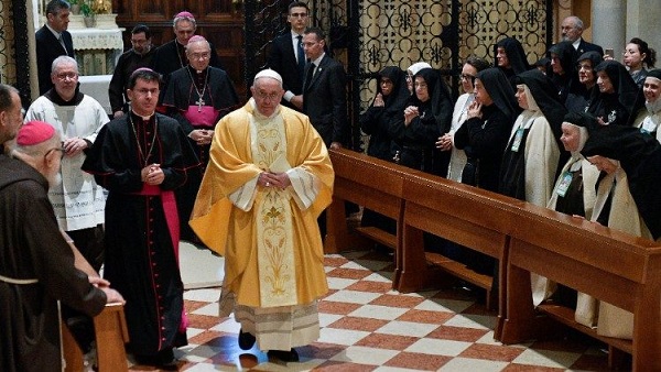 Giubileo lauretano. Mons. Dal Cin: occasione per rinsaldare l’amore per la Madre del Cielo dans Articoli di Giornali e News Papa-Francesco-a-Loreto-con-mons-Dal-Cin