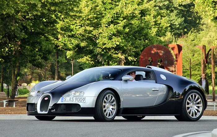 Ilustrasi Bugatti Veyron. Bugatti Veyron milik Cristiano Ronaldo dilaporkan telah menabrak sebuah rumah di Mallorca, Spanyol pada 21 Juni 2022.