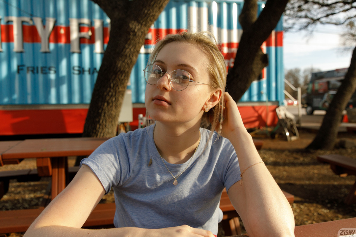 full_006_1853340741478903