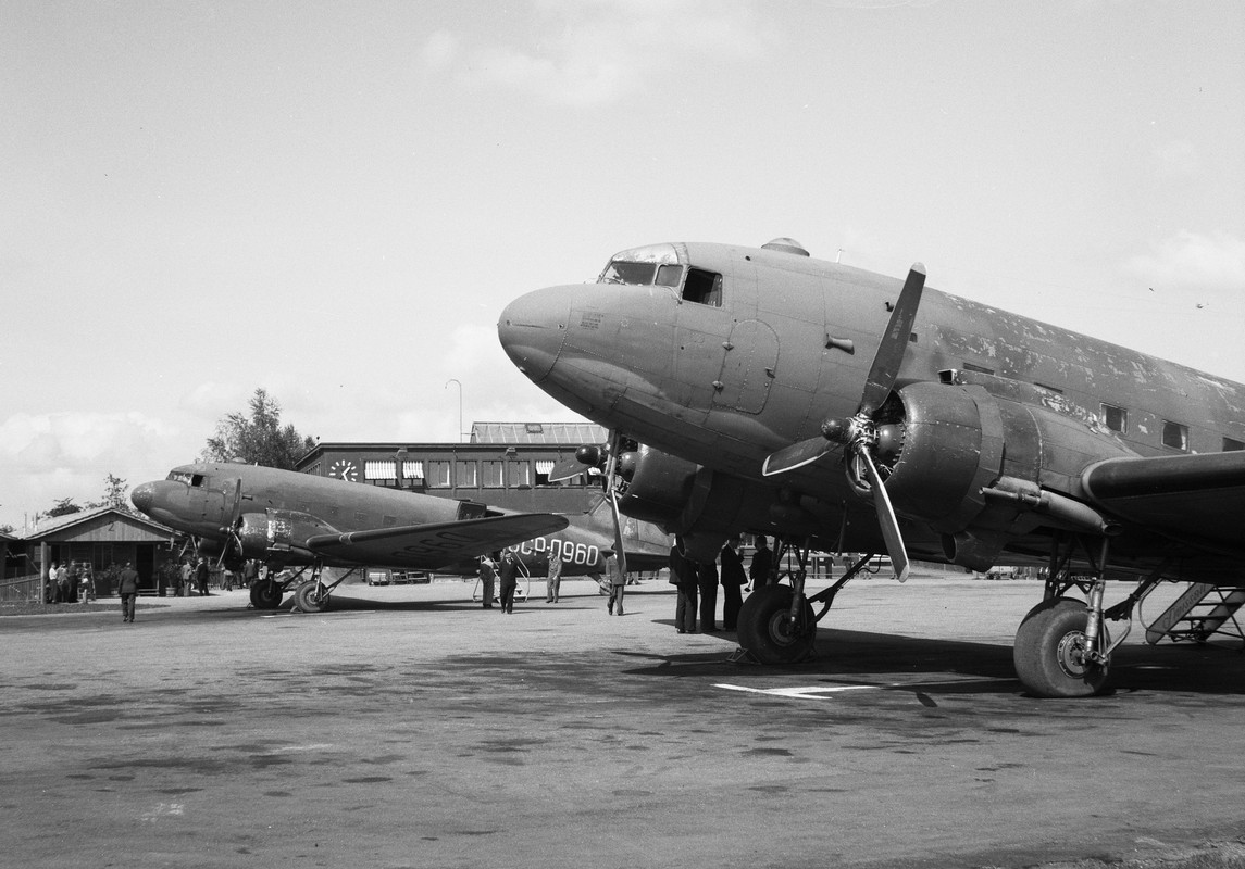 1812823-Two-Russian-C-47-on-the-ground-in-D-bendorf.jpg