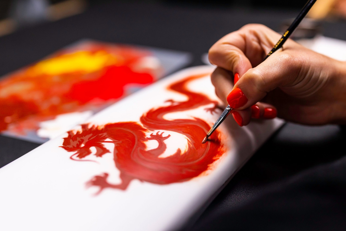 龍年特仕版！Rolls-Royce 推出四款客製化車型，招牌