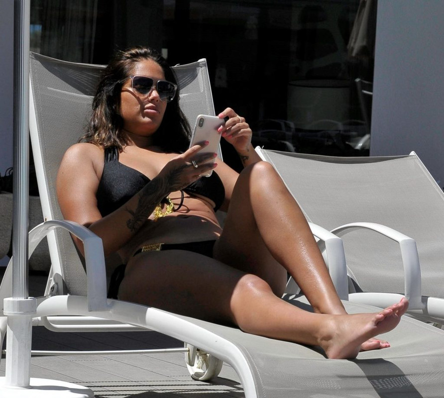 Malin-Andersson-upskirtSTARS.com (1)