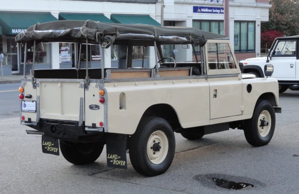 Land-Rover-109 (series III) 1971-79