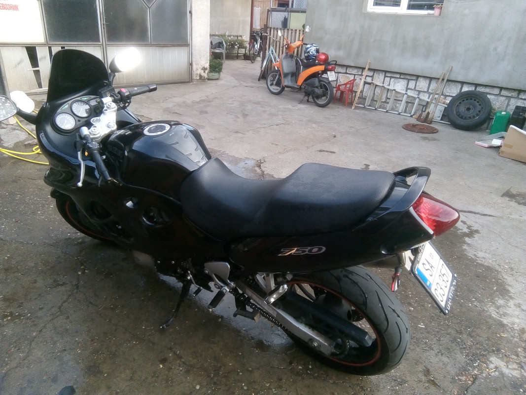Suzuki GSXF 750 (5)