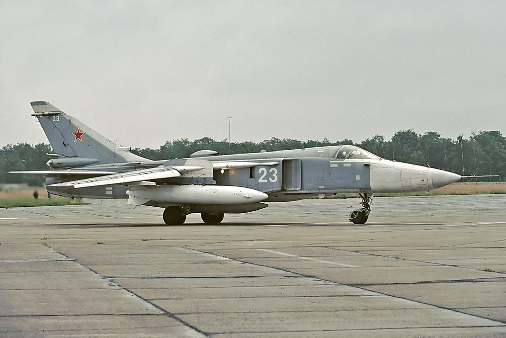 11 ORAP Su-24MR 23 White_0615308 (3)