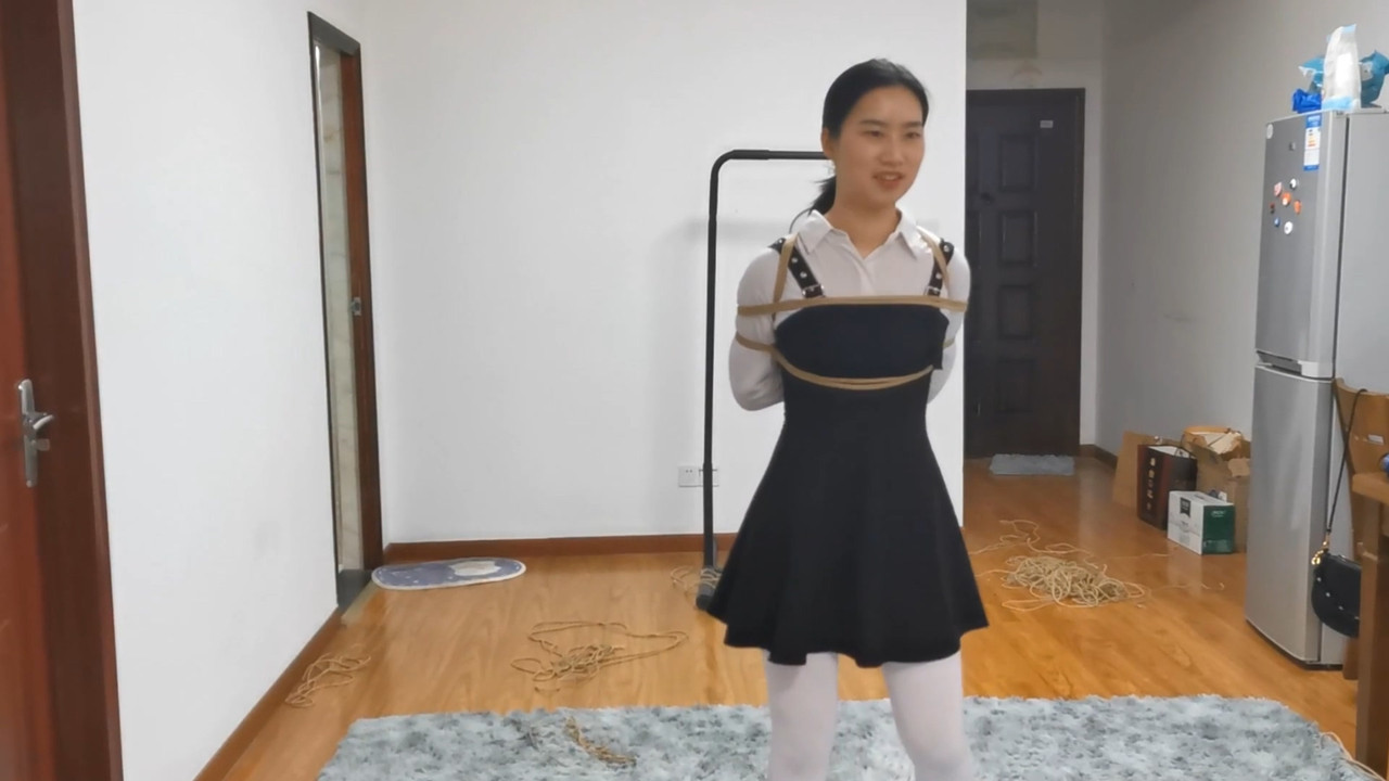 奥特曼 要和诗诗比谁更加软的新妹子.mp4_20220117_130722.041