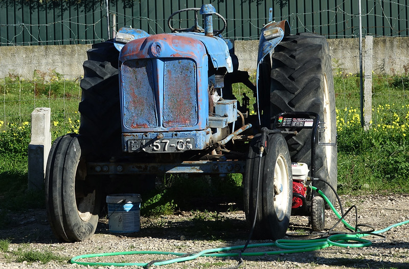 bluevintagetractor.jpg