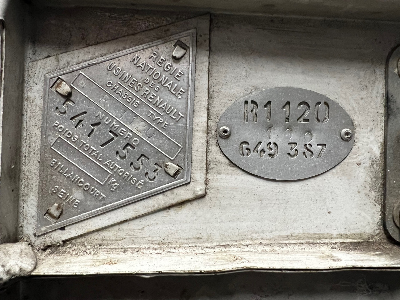 R4 plaque ID losange et ovale