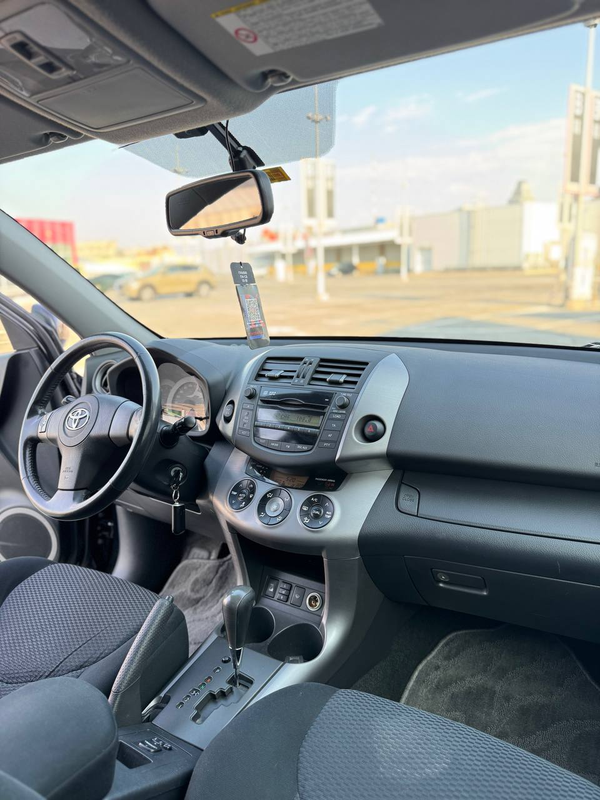 Toyota RAV4 — фото 5