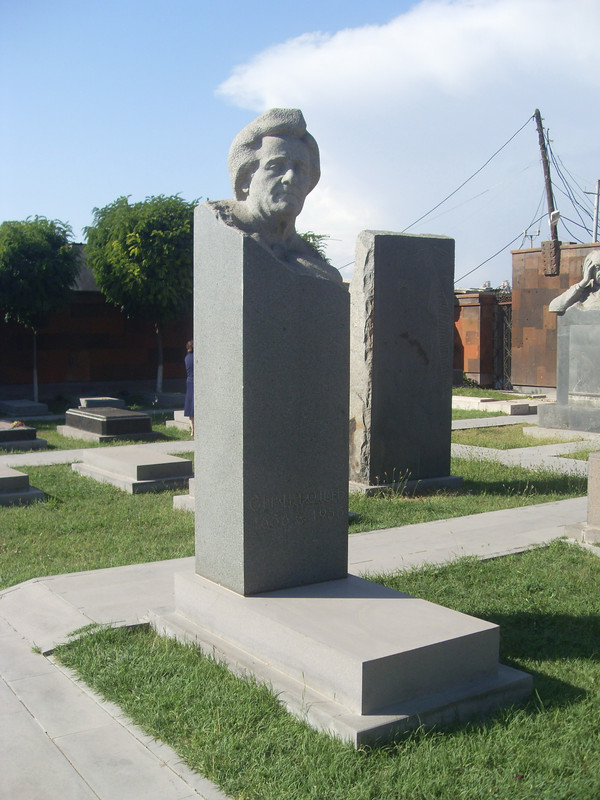 Komitas-Pantheon-Yerevan-Alexsander-Shirvanzade-Grave-03