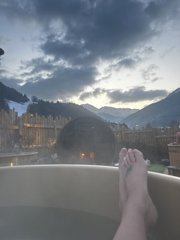 8F76FF18-65A1-4CB3-9699-F95B068944E5