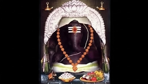 The primary and most sought-after prasadam is the Kanipakam Laddu. Additionally, the temple is famous for its Chakkara Pongali (Sweet Pongal) and the sacred Theertham (Holy Water) from the perennial well.