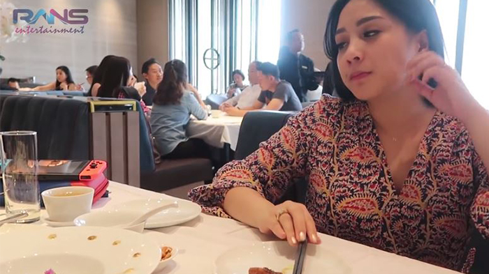 Raffi dan Gigi makan siang bersama