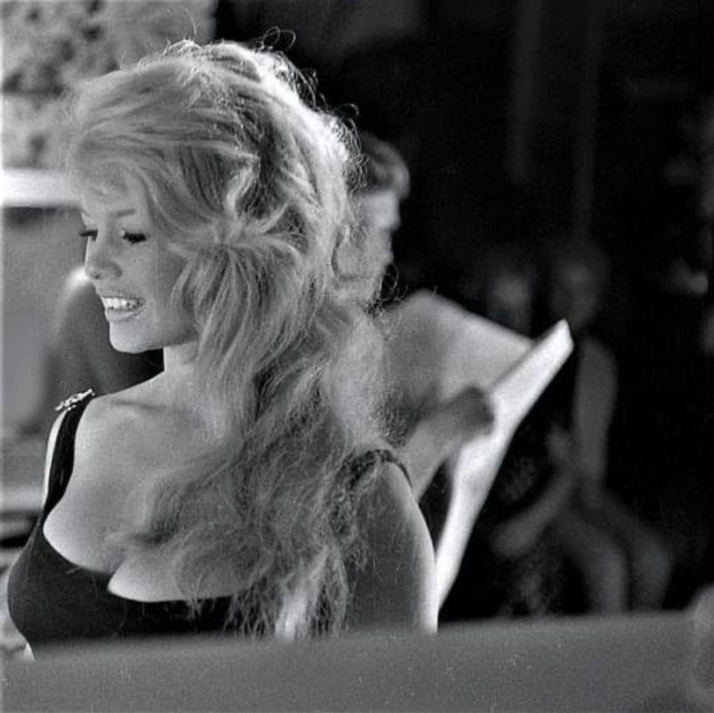 A1428E94-DDC6-4208-9AA5-55DC1A94BDAC