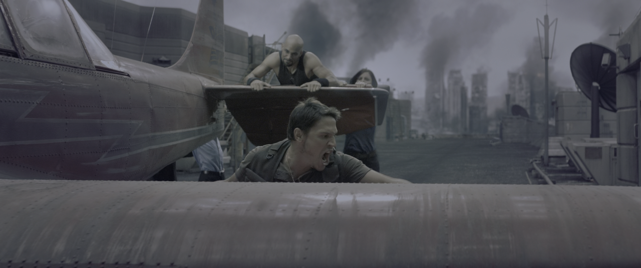 Resident.Evil.Afterlife.ITA.ENG.2010.2160p.UHD.BluRay.x265.HDR-MeM.mkv_snapshot_00.33.37_[2020.11.19