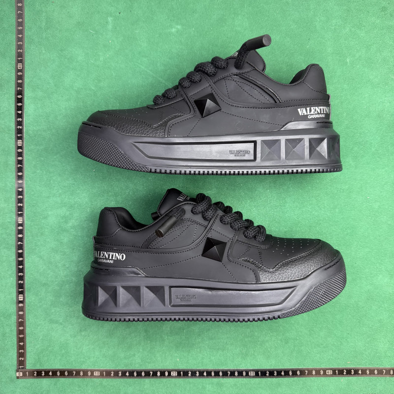 Valentino Garavani One Stud XL