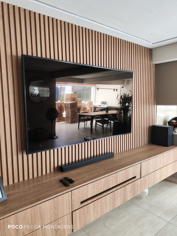 Instalação de painel com TV realizada pela GA Montagens
