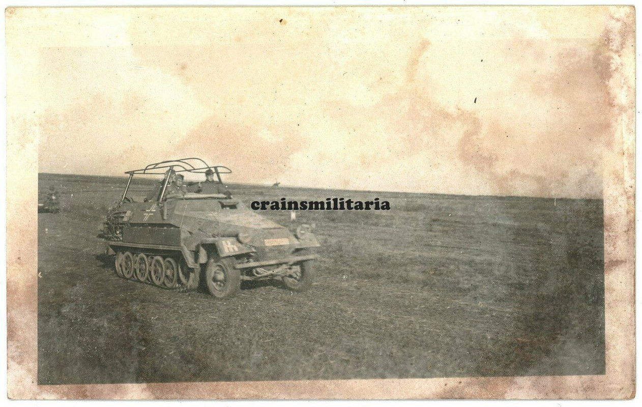 Orig. Foto General in SdKfz 251 Funk Panzerspähwagen m. Wappen Pz.Gr.3 Russland