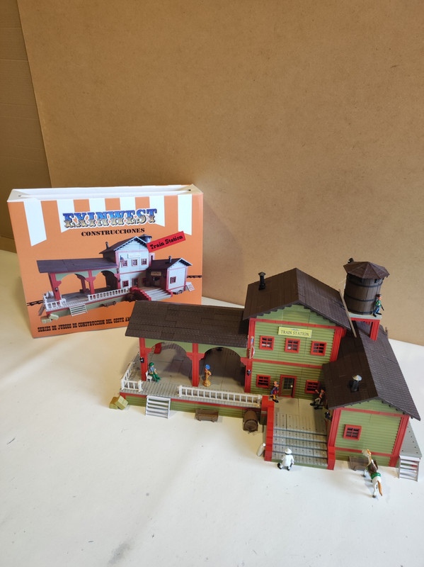 Caja Train Station 12