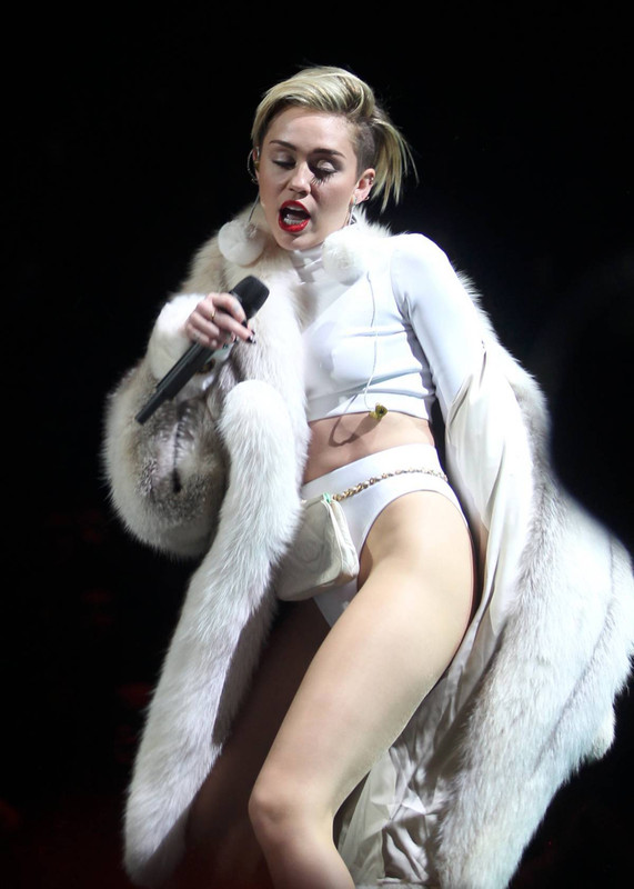 Miley-Cyrus-220