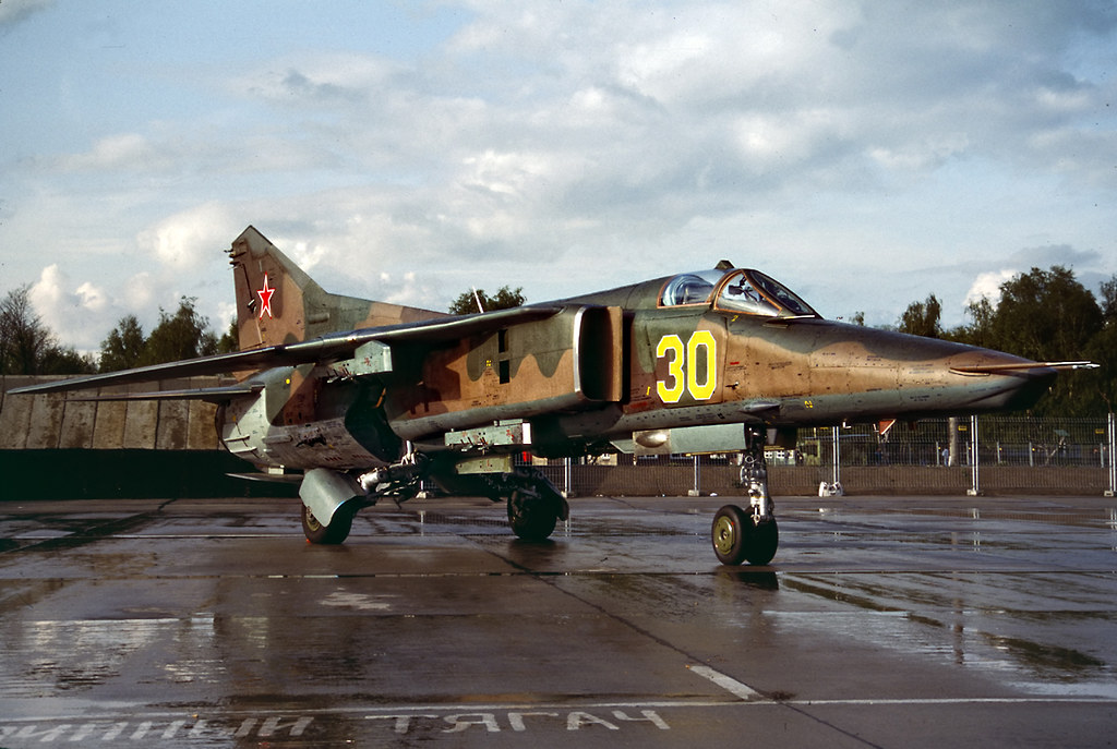 19 GvAPIB Mig-27D Yellow 30_61912558160 (4)_2