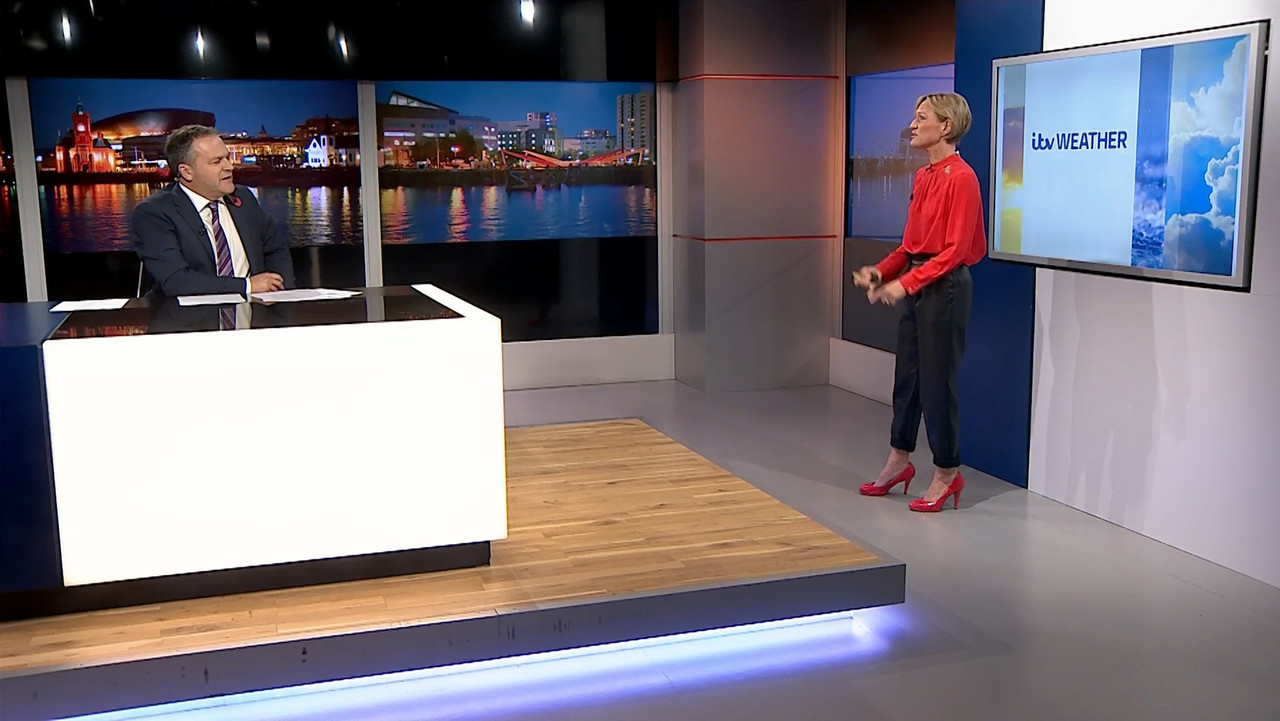 11.05 - 18.00.00 - Itv News Wales At 6. A Round-Up Of All The Latest ...-1.m4v_snapshot_27.11.111
