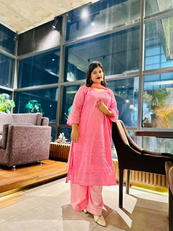 photo 6256049969400237166 y