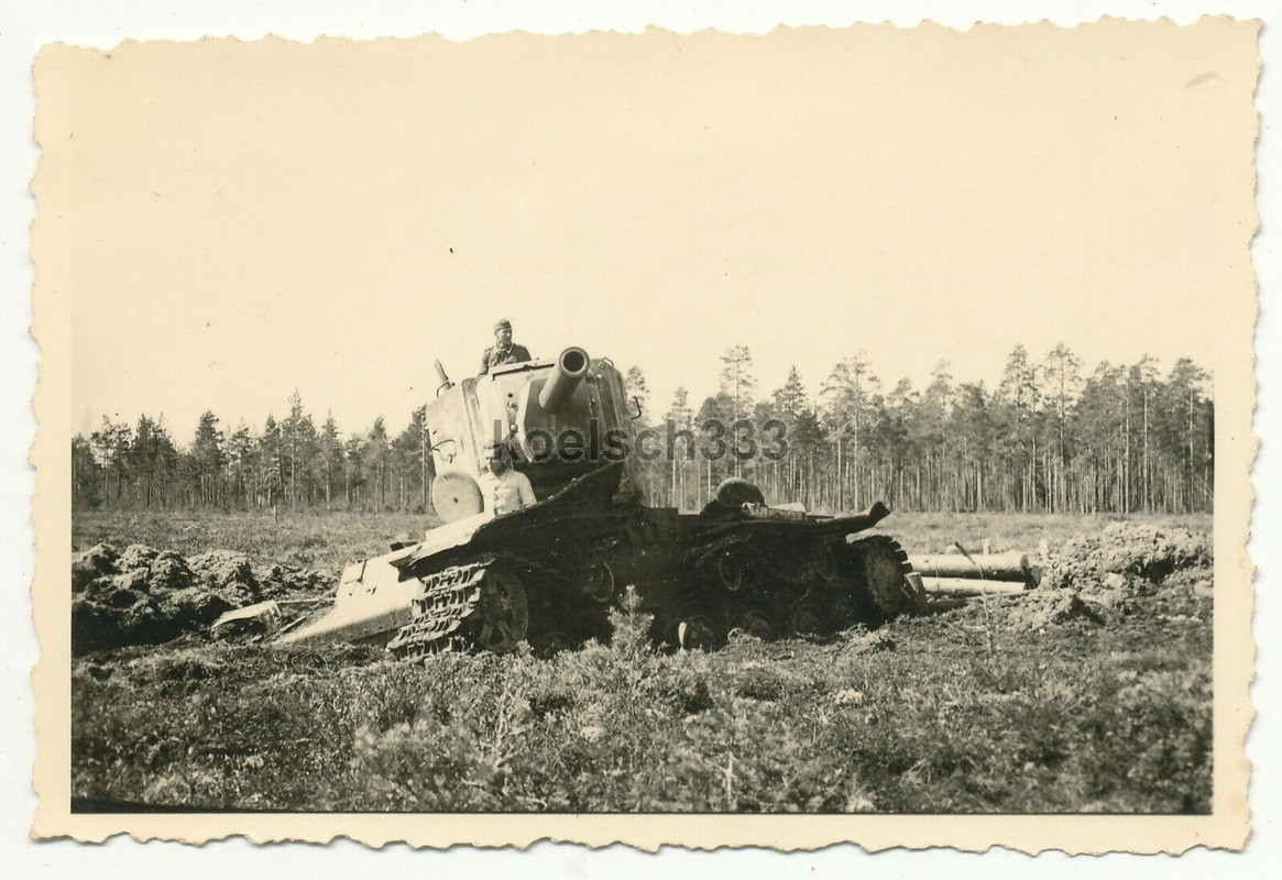 Foto Novaya Maluska russischer KW II Panzer Wehrmacht Beute Tank Rußland 1943