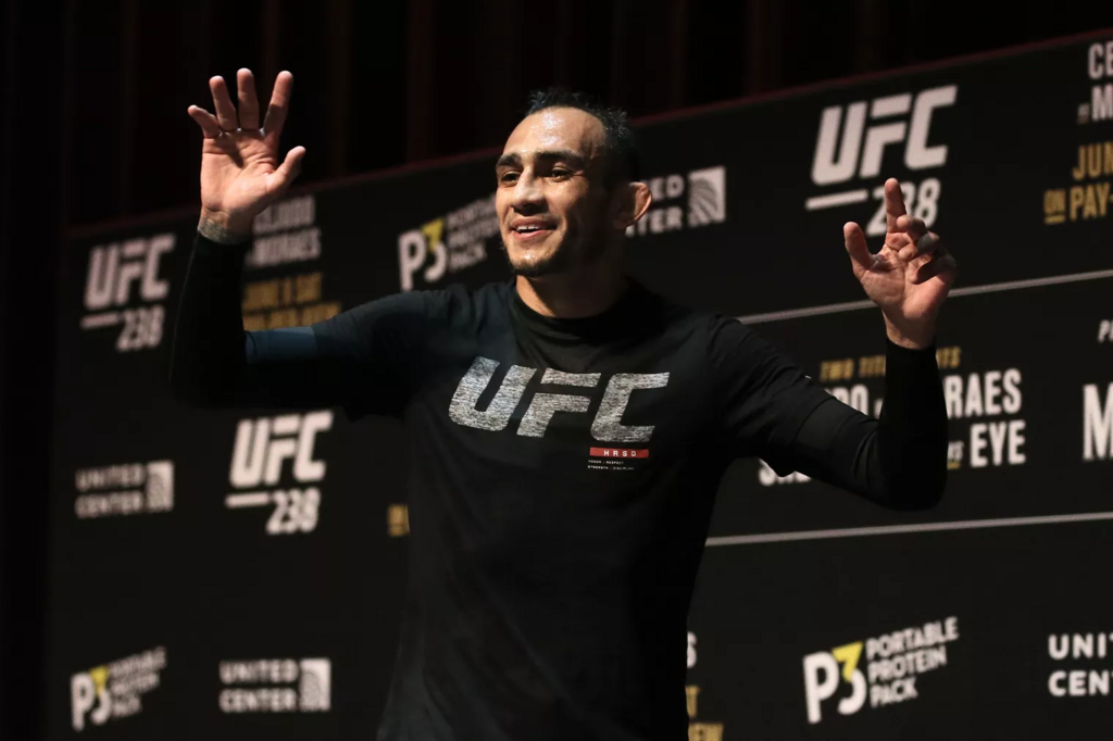 Фъргюсън заплаши да бойкотира UFC 256, ако Оливейра не влезе в категория
