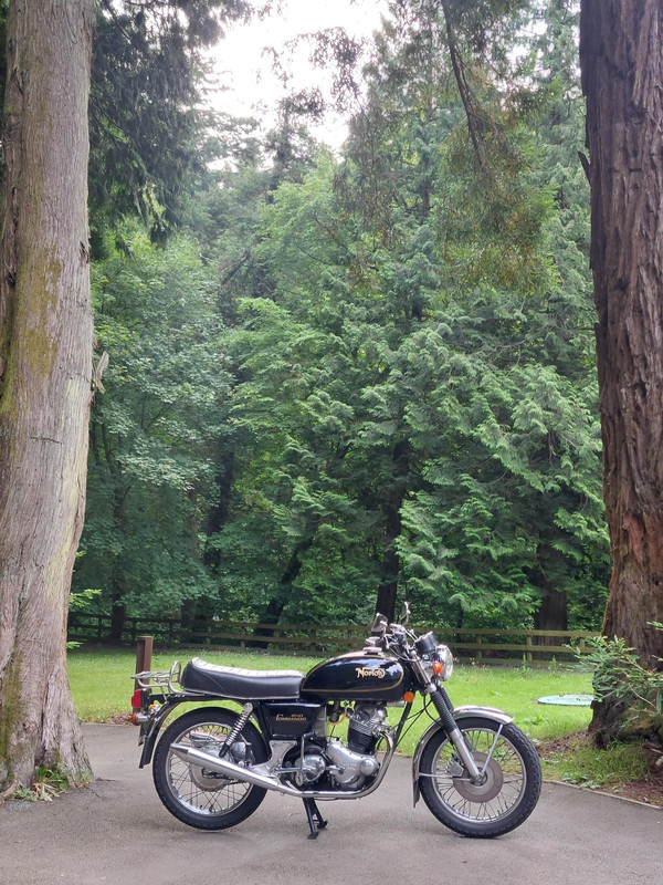 Pictures of your Norton Commandos