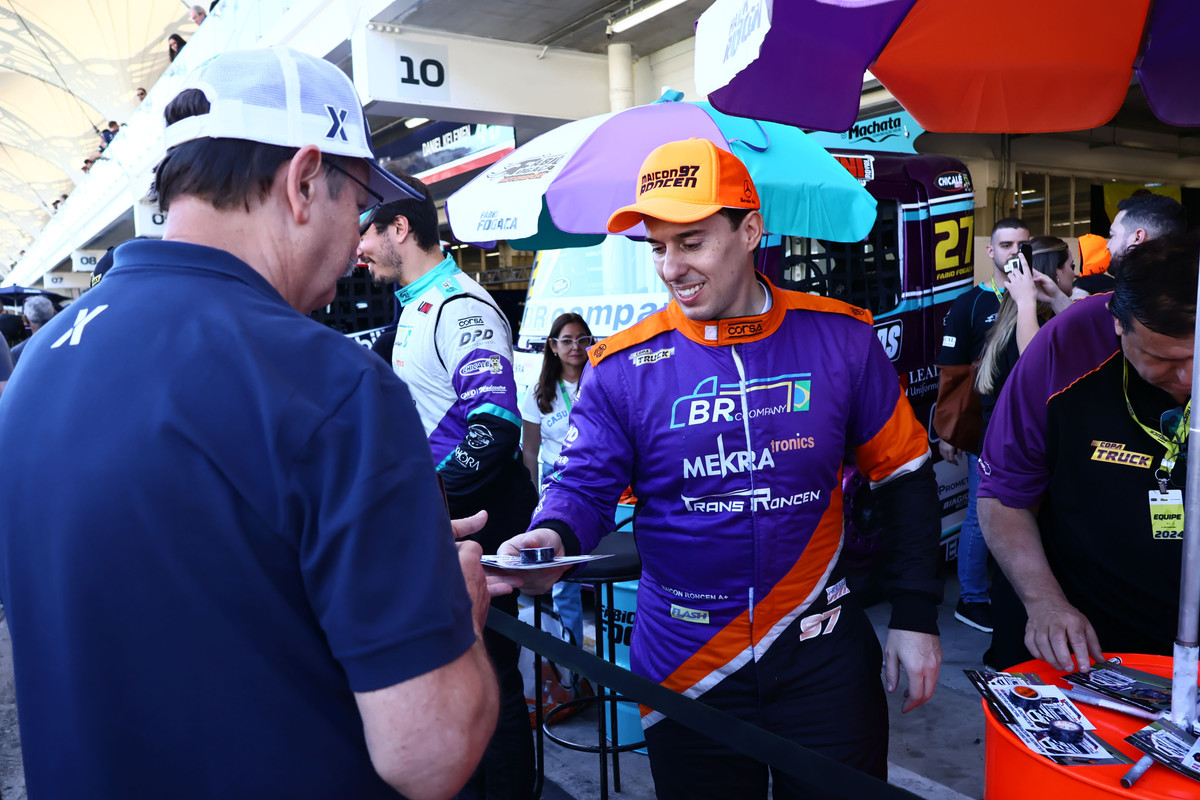 Visitação nos Boxes - IMG-2869