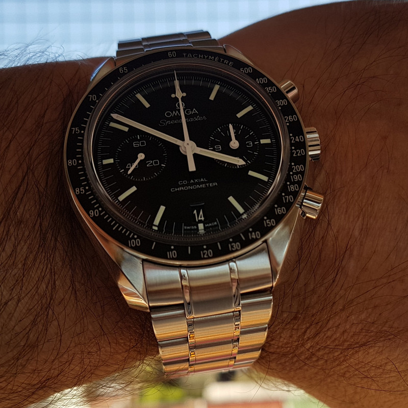 Omega Speedmaster Moonwatch Co-Axial Chronograph 44.25 mm Cal. 9300 (2)