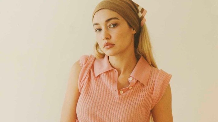 Potret Gigi Hadid, model 28 tahun yang baru-baru ini bikin heboh usai terciduk bawa ganja saat liburan di Kepulauan Cayman pada Senin (10/7/2023).
