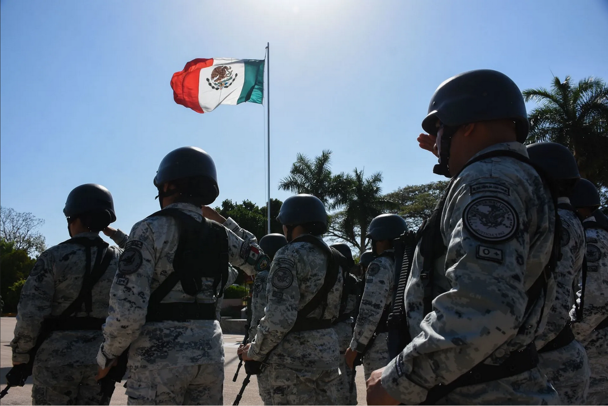 Militares y marinos viajarán al extranjero para capacitarse