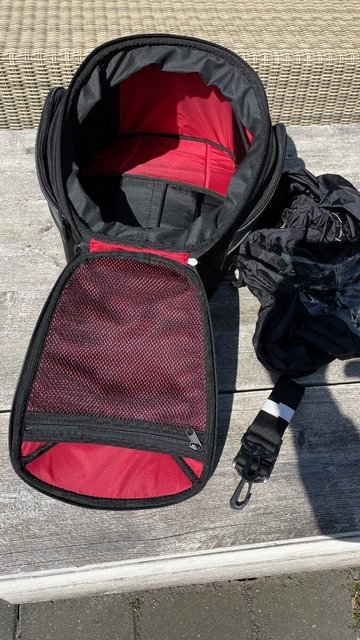 9852A8B3-EEBB-47B5-90A1-83F69AAD28C6