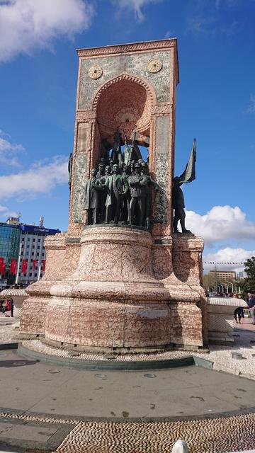 Estambul a mi aire - Blogs de Turquia - Día 3. Mezquita de Eyüp Sultan cami – Café Pierre Loti – Mezquita de Ortakoy – P (5)