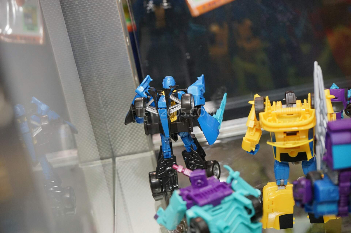 SDCC2015-Hasbro-Case-Transformers-Combiner-Wars-