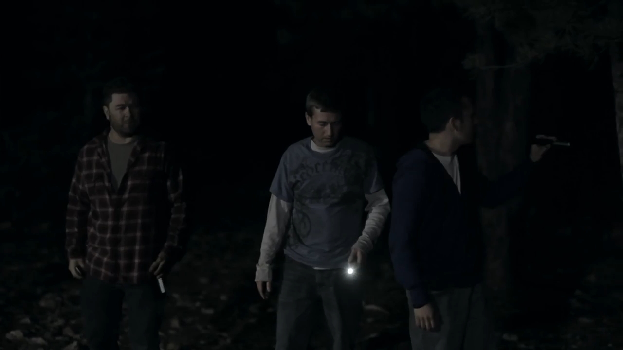 A Monster Among Men 2013 WebRip [Hindi + Tamil + English] 480p 720p ESub Screenshot