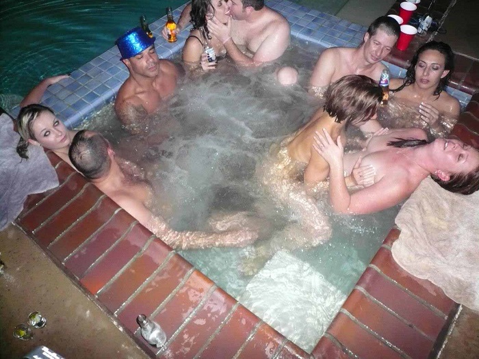 01-Hot-Tub-8.jpg