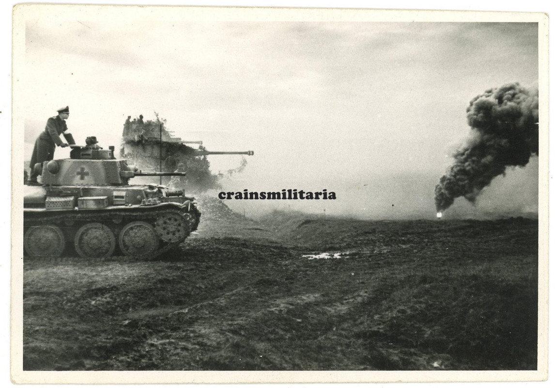 Orig. Foto Panzer 38 (t) Beutepanzer Tank m. Tarn Camo bei Angriff im Nebel (1)