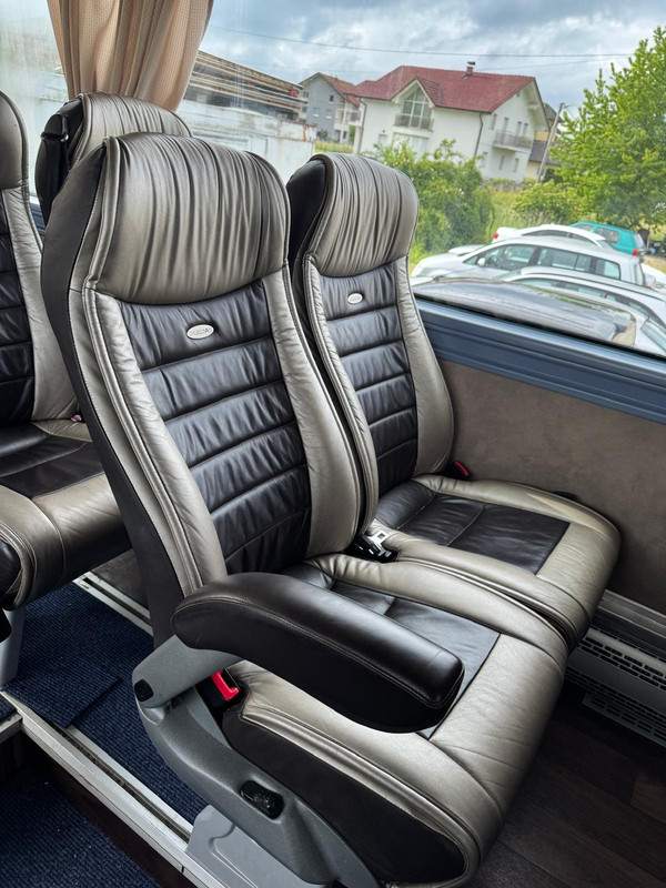 15C8272D-660C-46D7-873B-C82D98138911