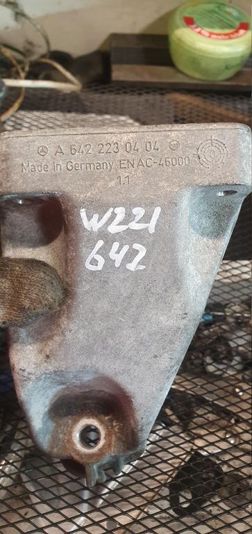 Кронштейн опоры двигателя