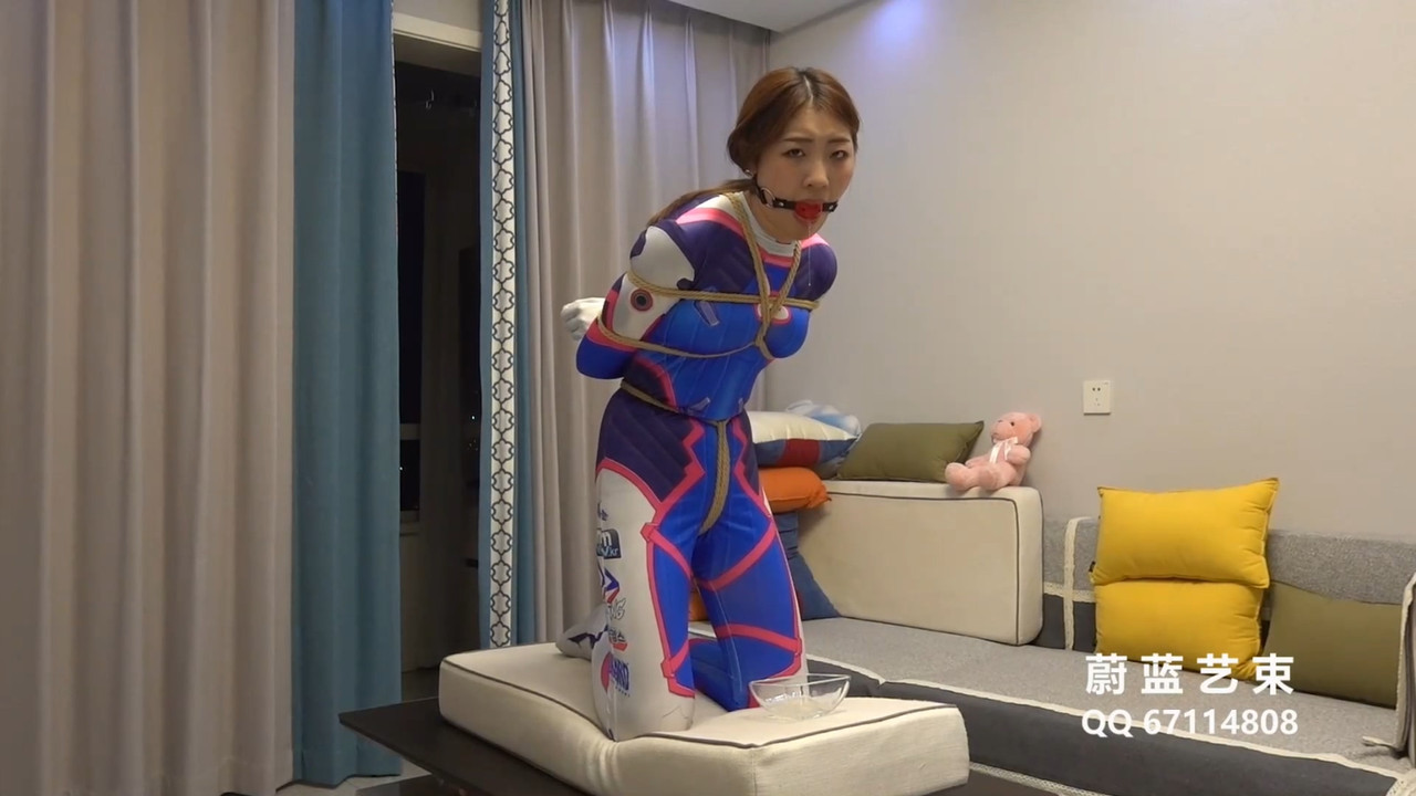 蔚蓝艺束 元元裤袜勒嘴口球口水收集.mp4_20221221_130850.459