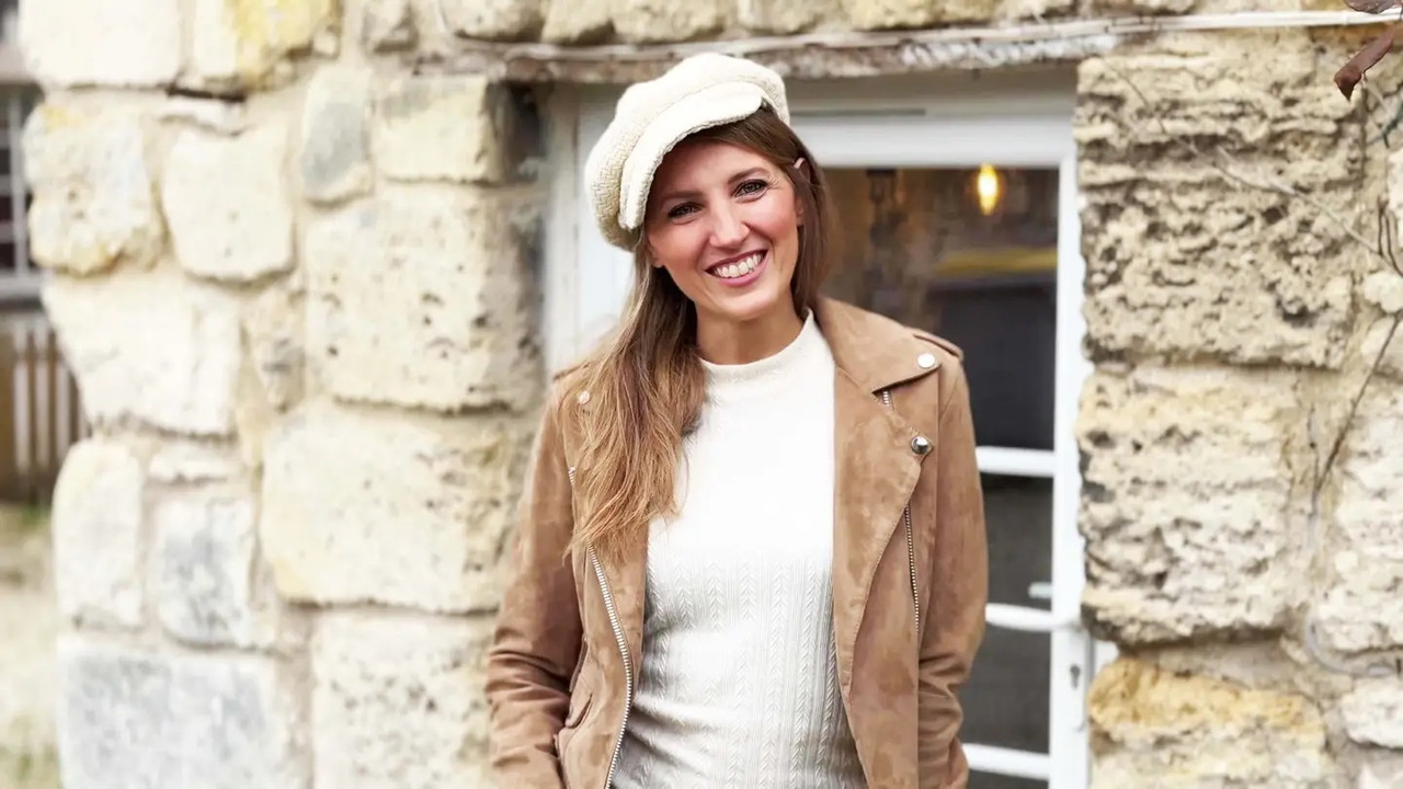 JacquieEtMichelTV Penelope Chic 39 Years Old Physiotherapist In Beziers