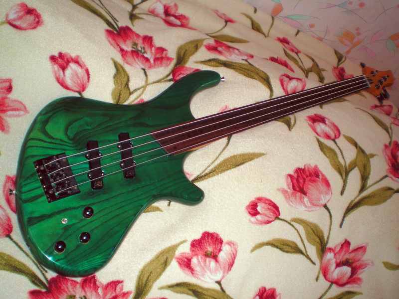 Vester Fretless 1