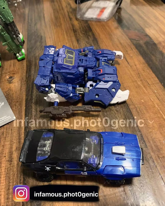 Studio-Series-SS-83-Bumblebee-Movie-Soundwave-02