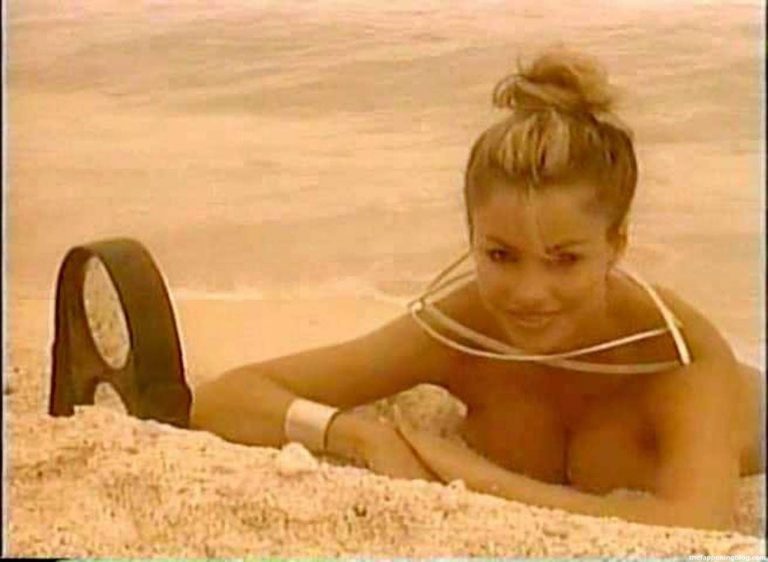 [Image: 0617040546988-002-02-Sofia-Vergara-Nude-...68x562.jpg]